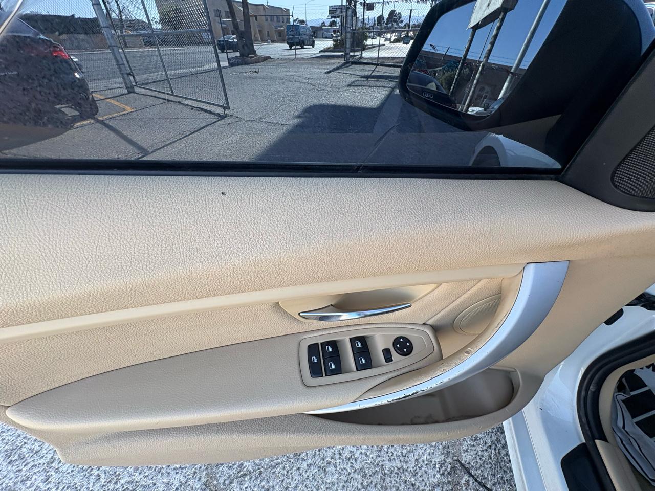 BMW 3 Series 4dr Sdn 328i RWD 2012