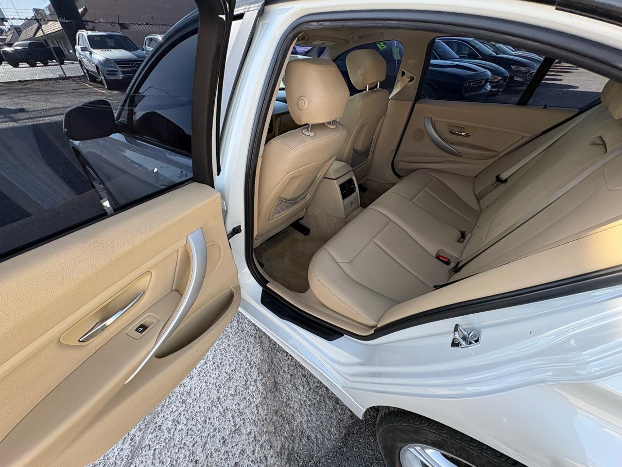 BMW 3 Series 4dr Sdn 328i RWD 2012