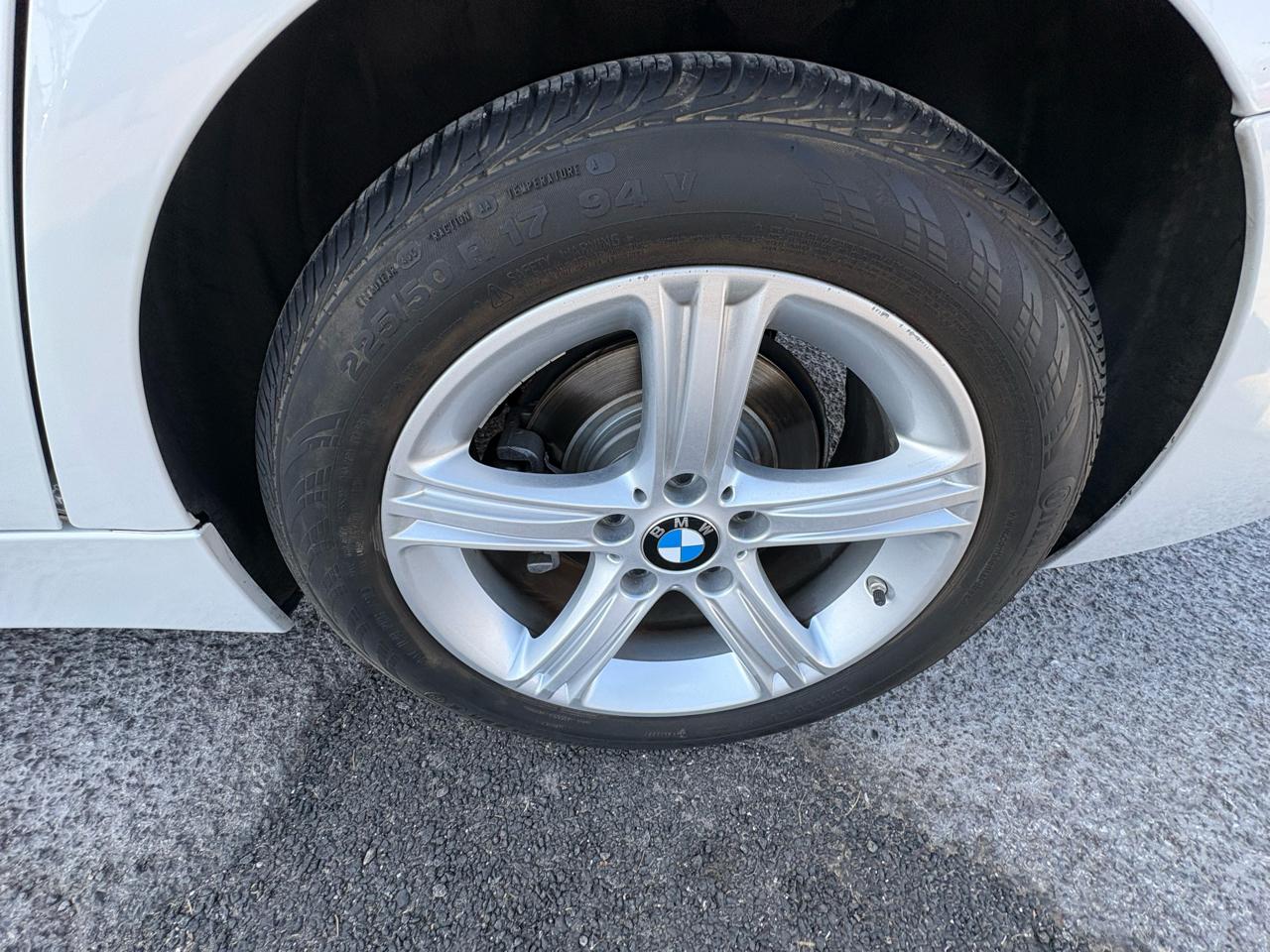 BMW 3 Series 4dr Sdn 328i RWD 2012