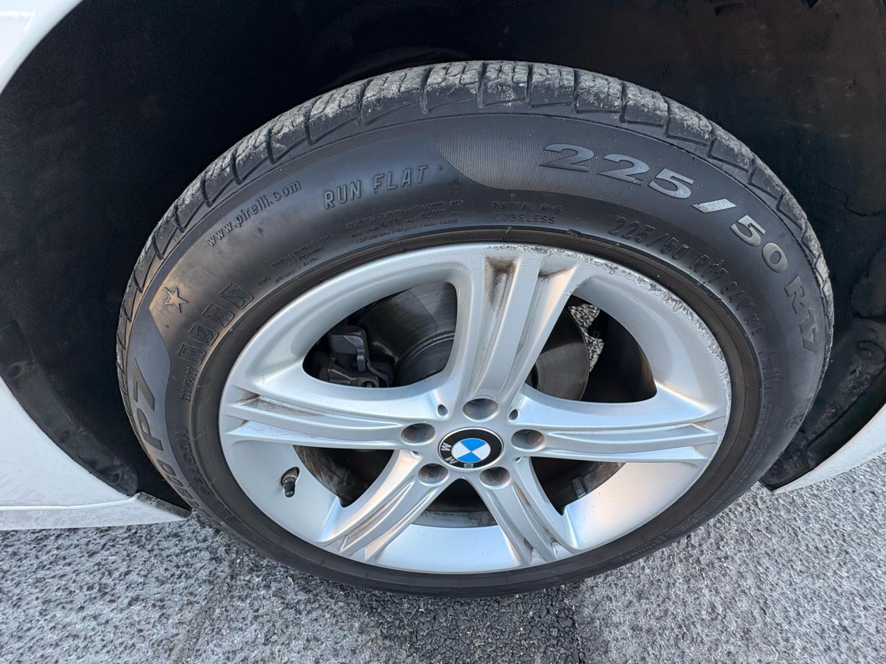 BMW 3 Series 4dr Sdn 328i RWD 2012