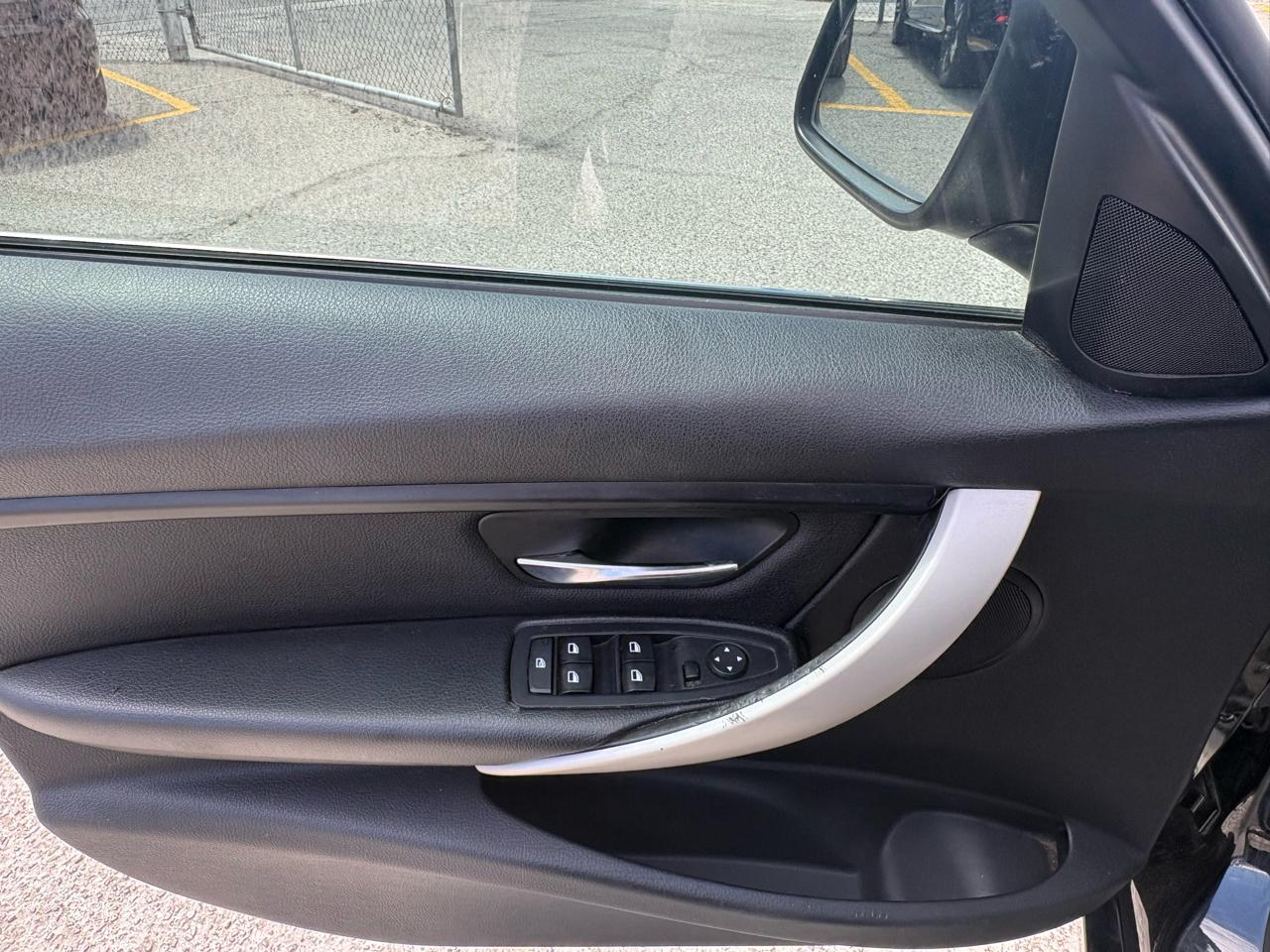 BMW 3 Series 4dr Sdn 320i RWD 2015