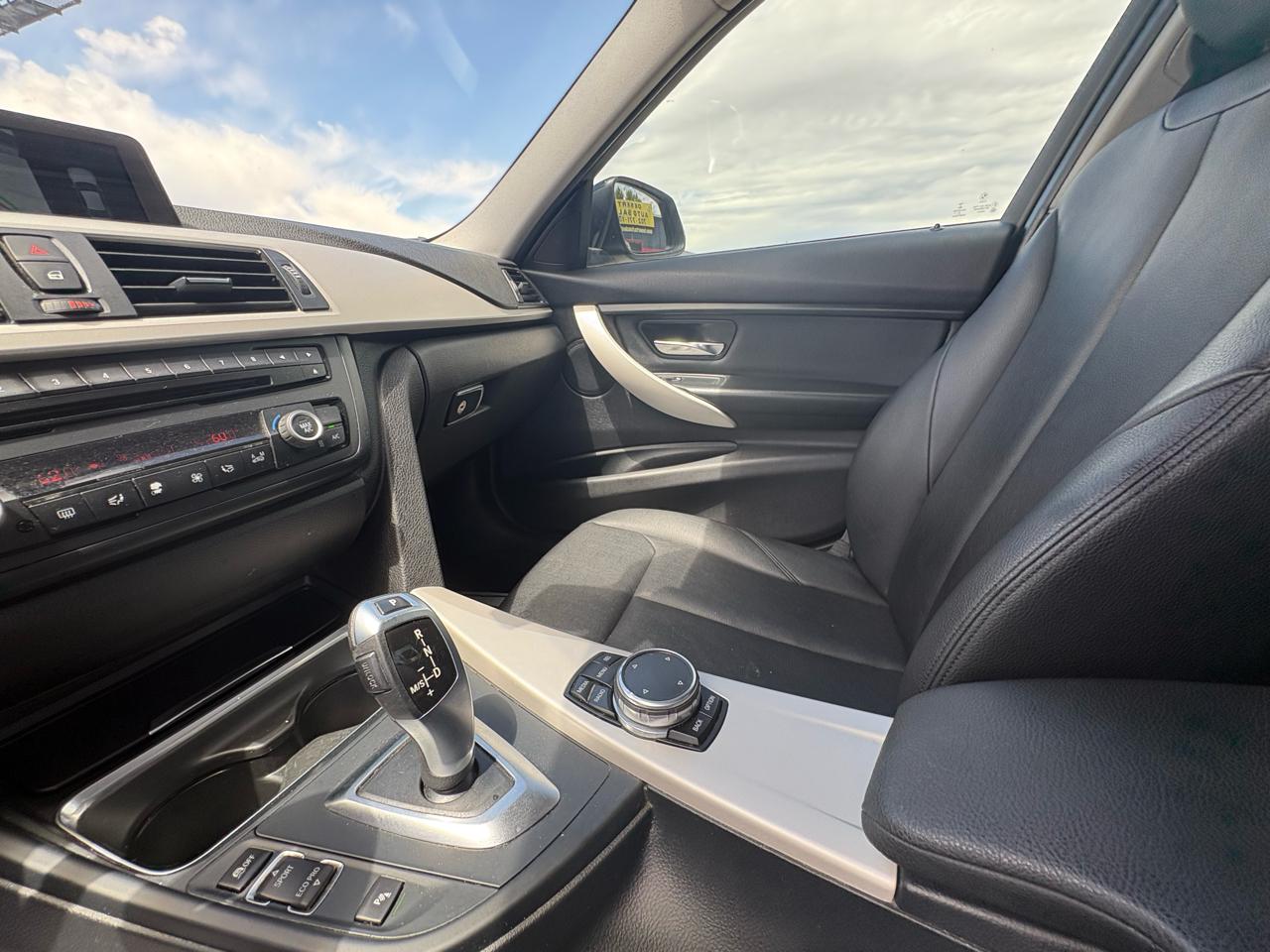 BMW 3 Series 4dr Sdn 320i RWD 2015