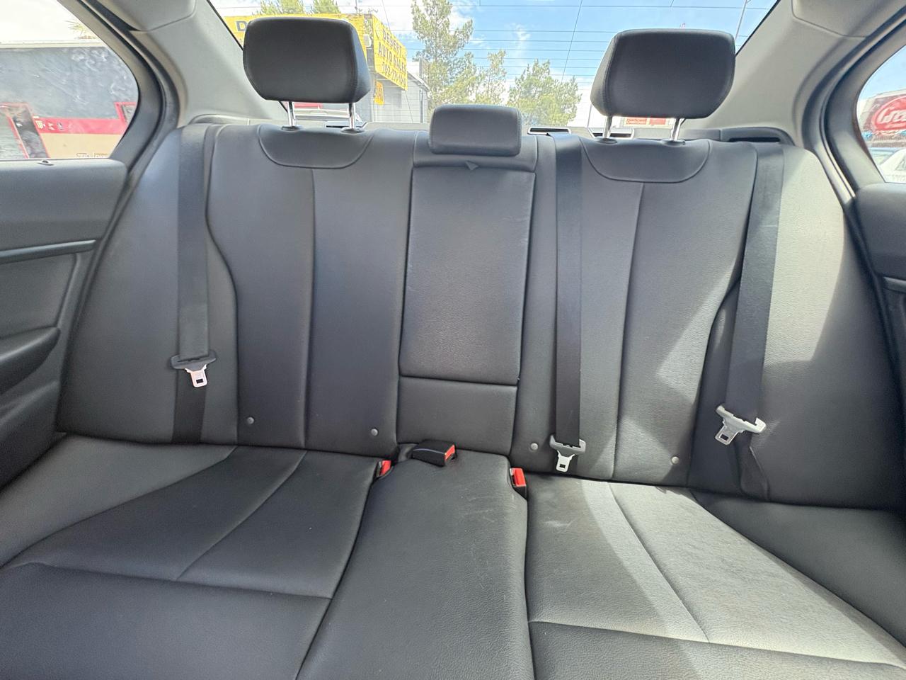 BMW 3 Series 4dr Sdn 320i RWD 2015