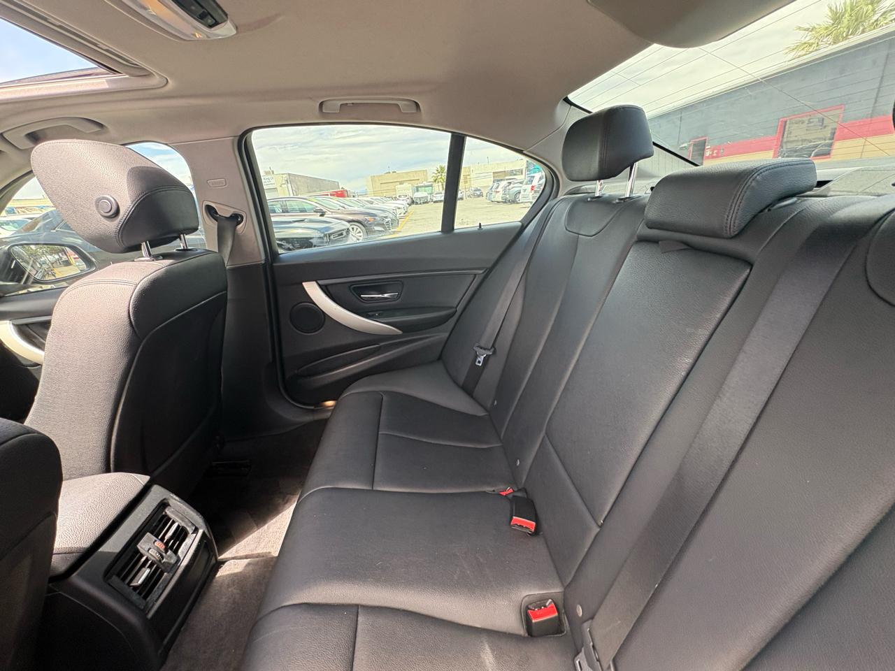 BMW 3 Series 4dr Sdn 320i RWD 2015