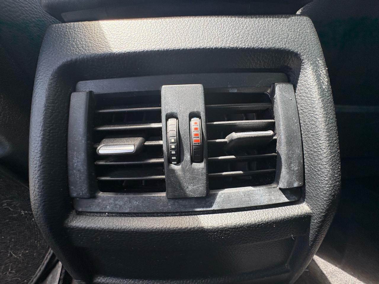 BMW 3 Series 4dr Sdn 320i RWD 2015