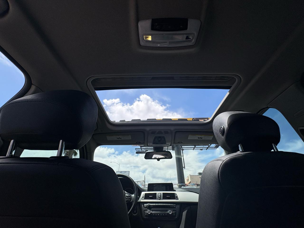 BMW 3 Series 4dr Sdn 320i RWD 2015