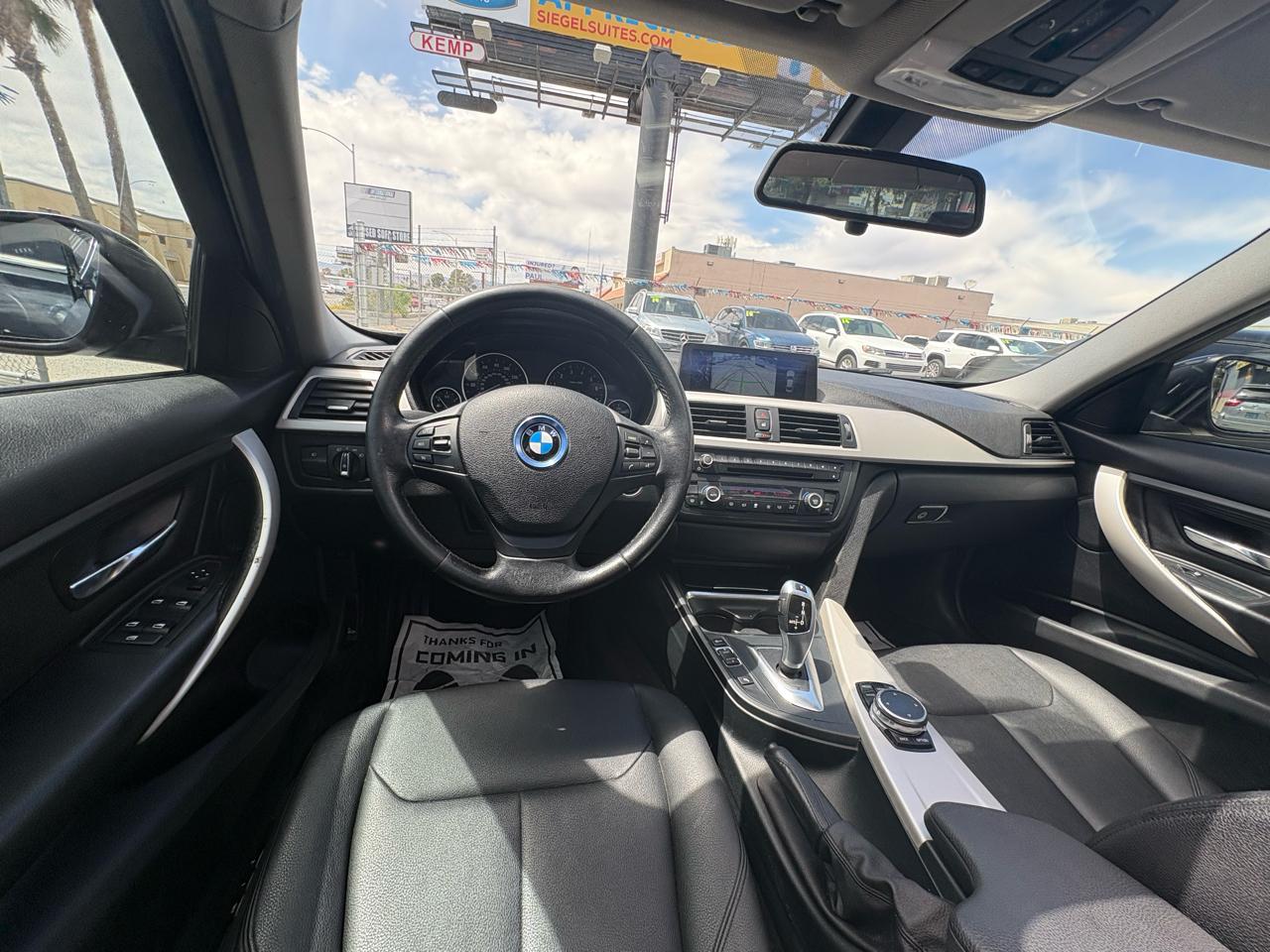 BMW 3 Series 4dr Sdn 320i RWD 2015