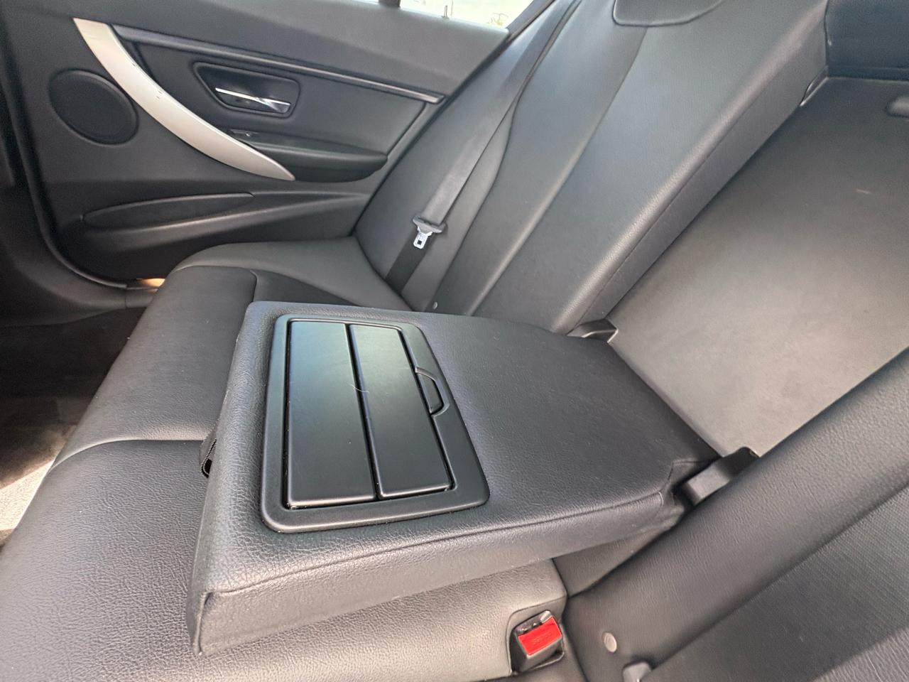 BMW 3 Series 4dr Sdn 320i RWD 2015