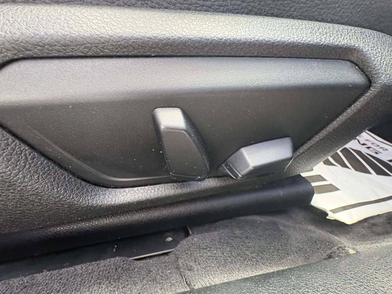 BMW 3 Series 4dr Sdn 320i RWD 2015