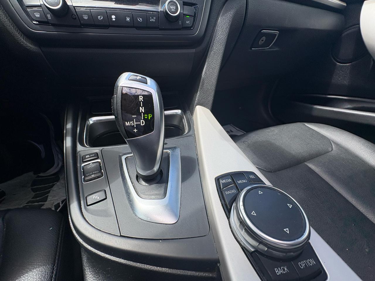 BMW 3 Series 4dr Sdn 320i RWD 2015