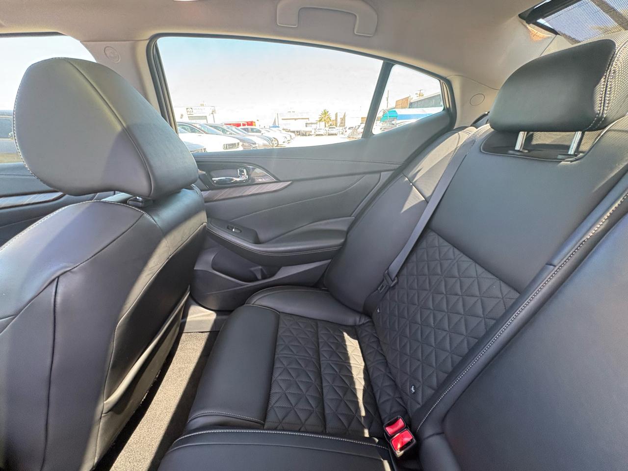 Nissan Maxima 4dr Sdn 3.5 Platinum 2016