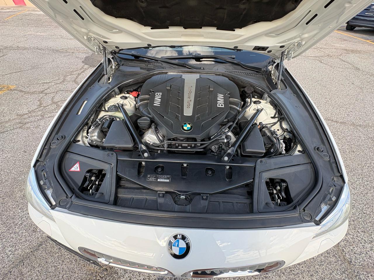 BMW 5 Series 4dr Sdn 550i RWD 2014