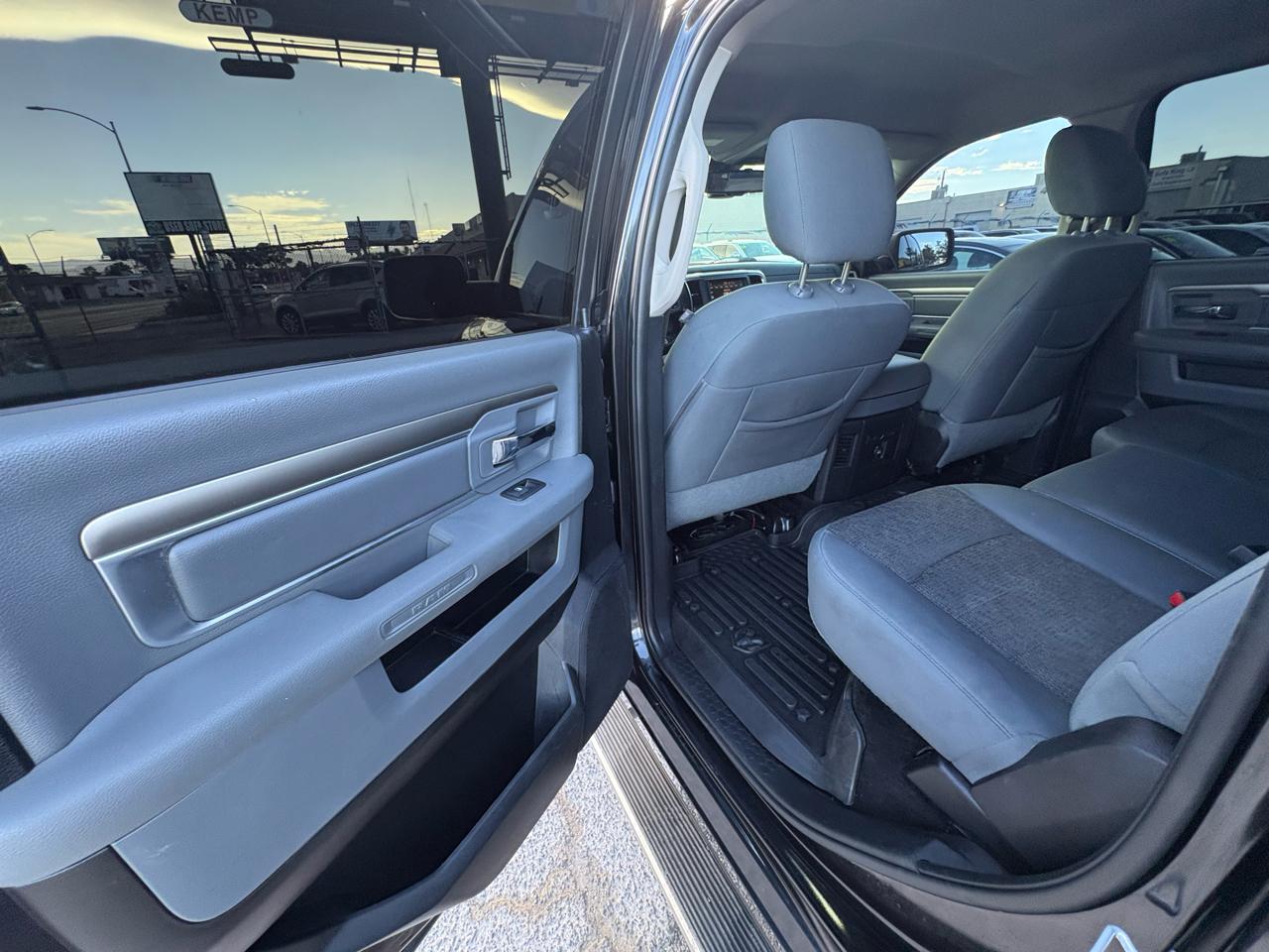 RAM 1500 2WD Crew Cab 140.5" Big Horn 2015