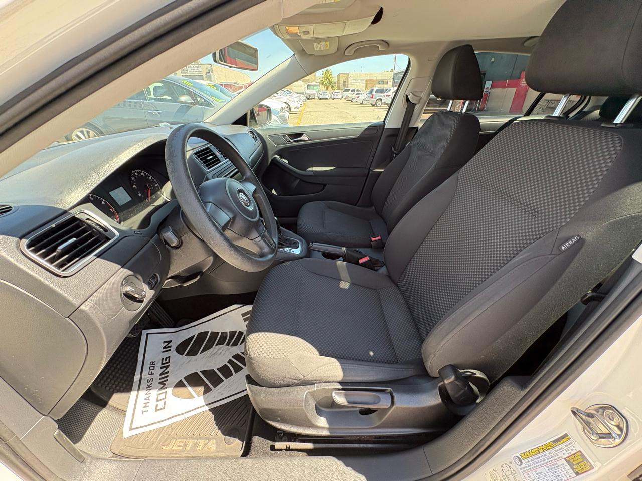 Volkswagen Jetta Sedan 4dr Auto 2011