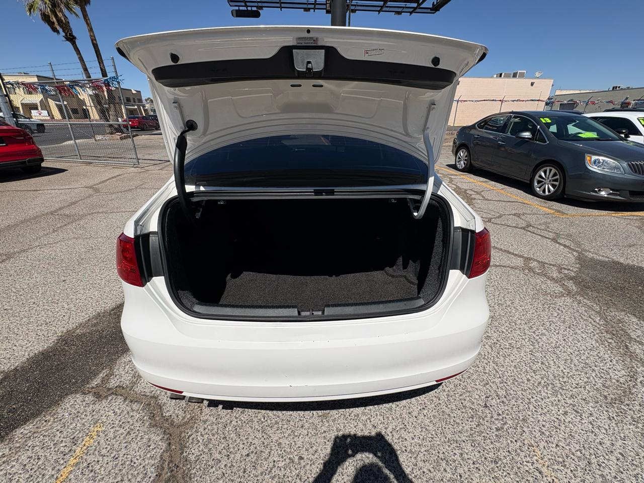 Volkswagen Jetta Sedan 4dr Auto 2011