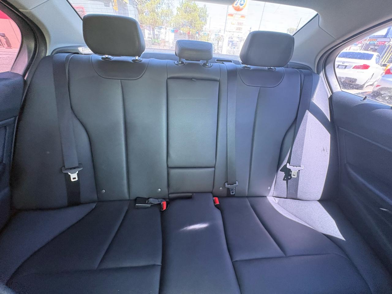 BMW 3 Series 4dr Sdn 320i RWD 2014