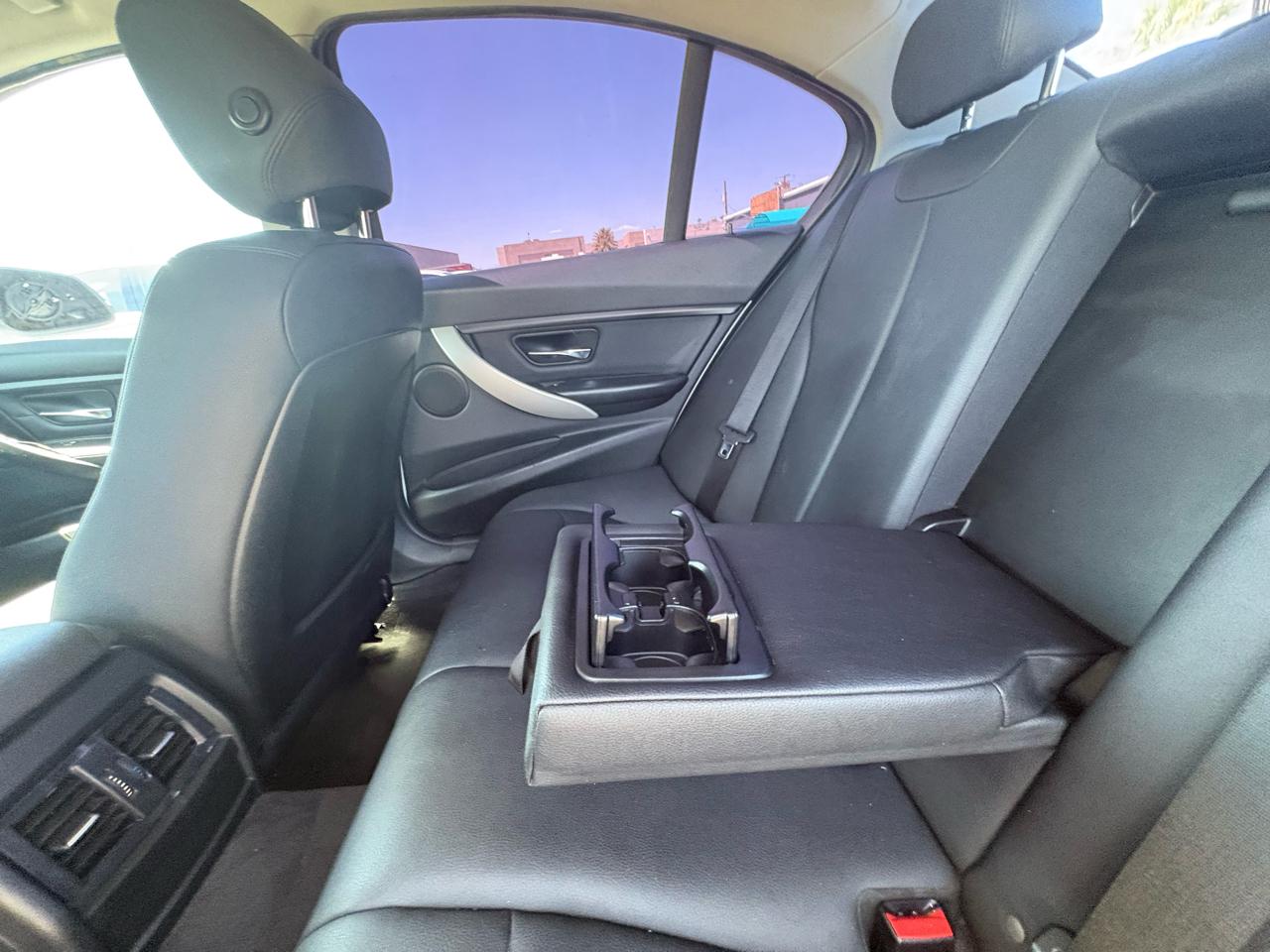 BMW 3 Series 4dr Sdn 320i RWD 2014