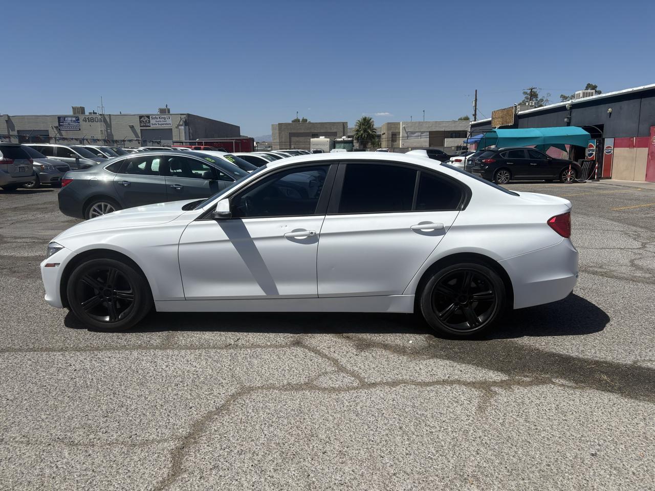 BMW 3 Series 4dr Sdn 320i RWD 2014