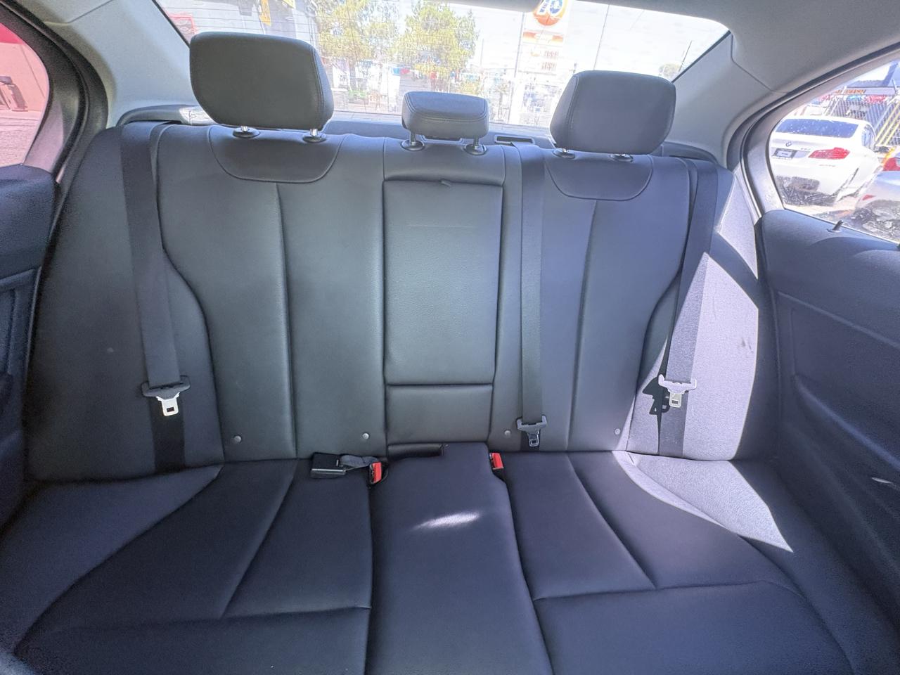 BMW 3 Series 4dr Sdn 320i RWD 2014