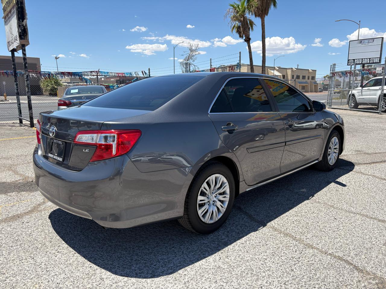 Toyota Camry 4dr Sdn I4 Auto XLE (Natl) 2013