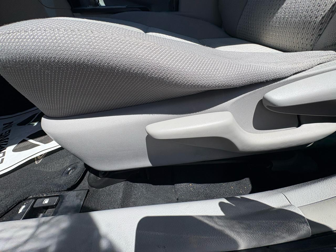 Toyota Camry 4dr Sdn I4 Auto XLE (Natl) 2013