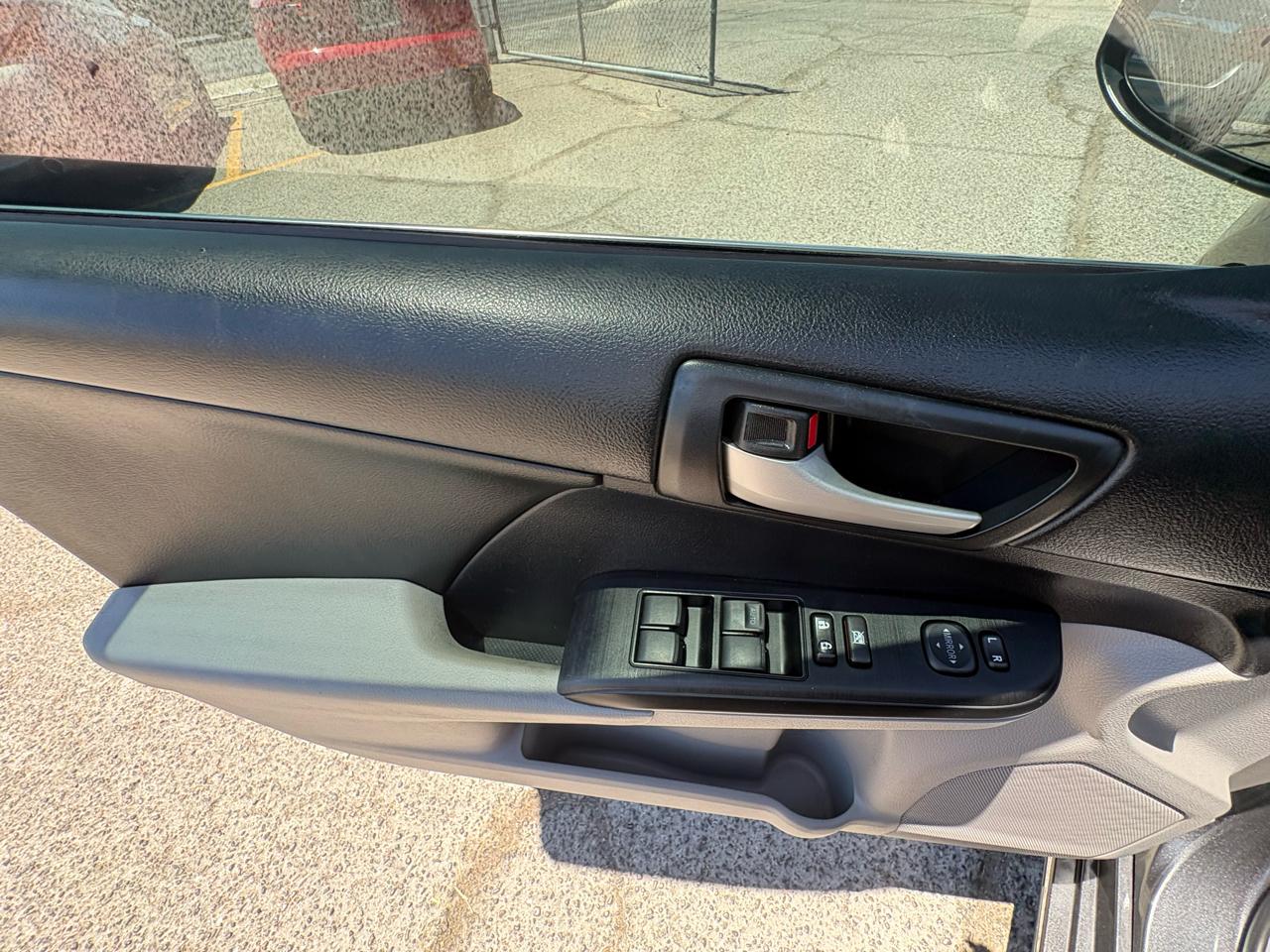 Toyota Camry 4dr Sdn I4 Auto XLE (Natl) 2013