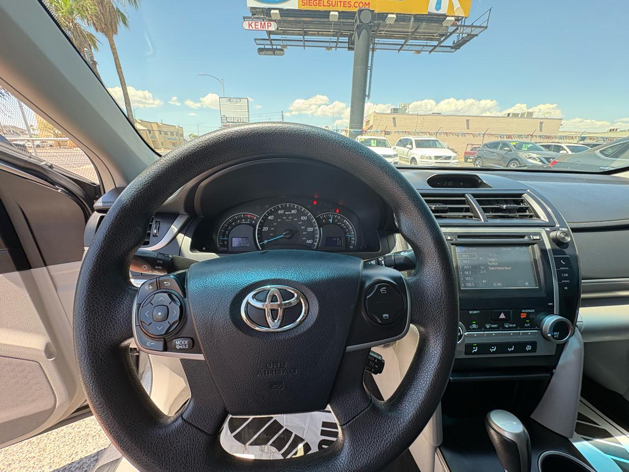Toyota Camry 4dr Sdn I4 Auto XLE (Natl) 2013