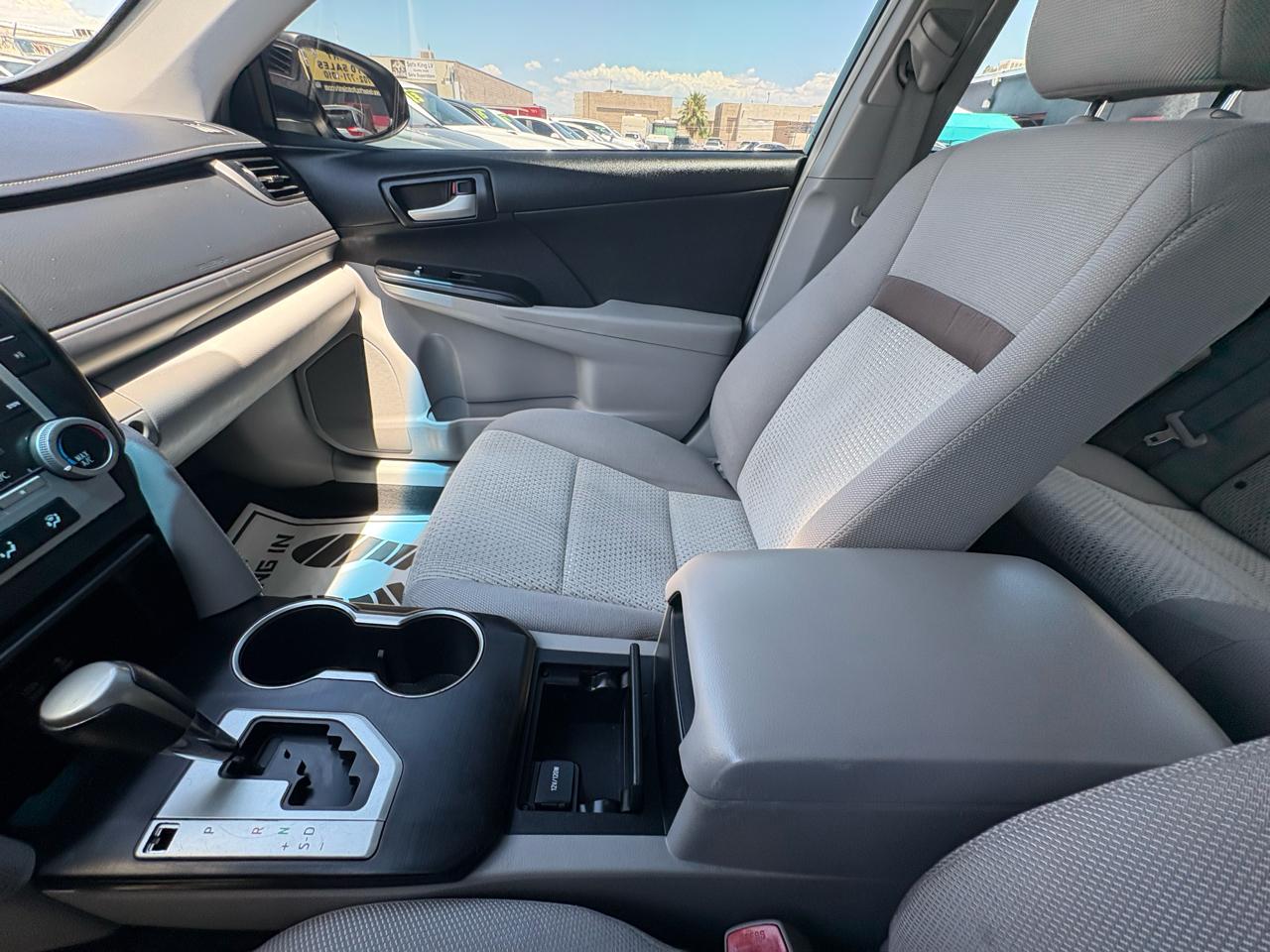 Toyota Camry 4dr Sdn I4 Auto XLE (Natl) 2013