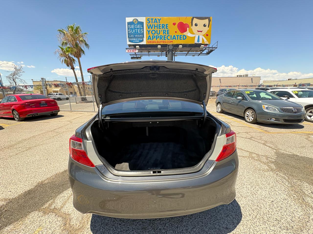 Toyota Camry 4dr Sdn I4 Auto XLE (Natl) 2013