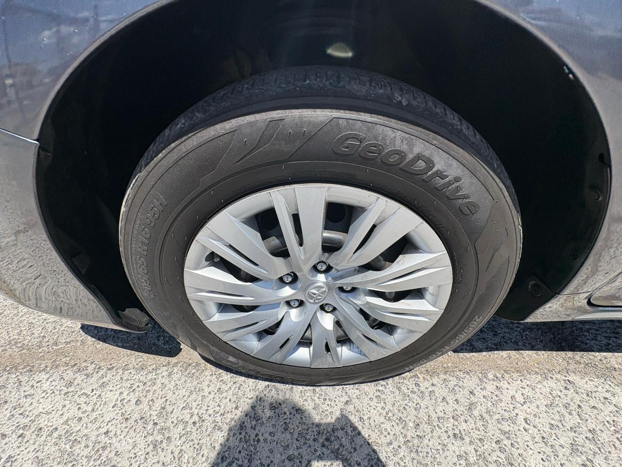 Toyota Camry 4dr Sdn I4 Auto XLE (Natl) 2013