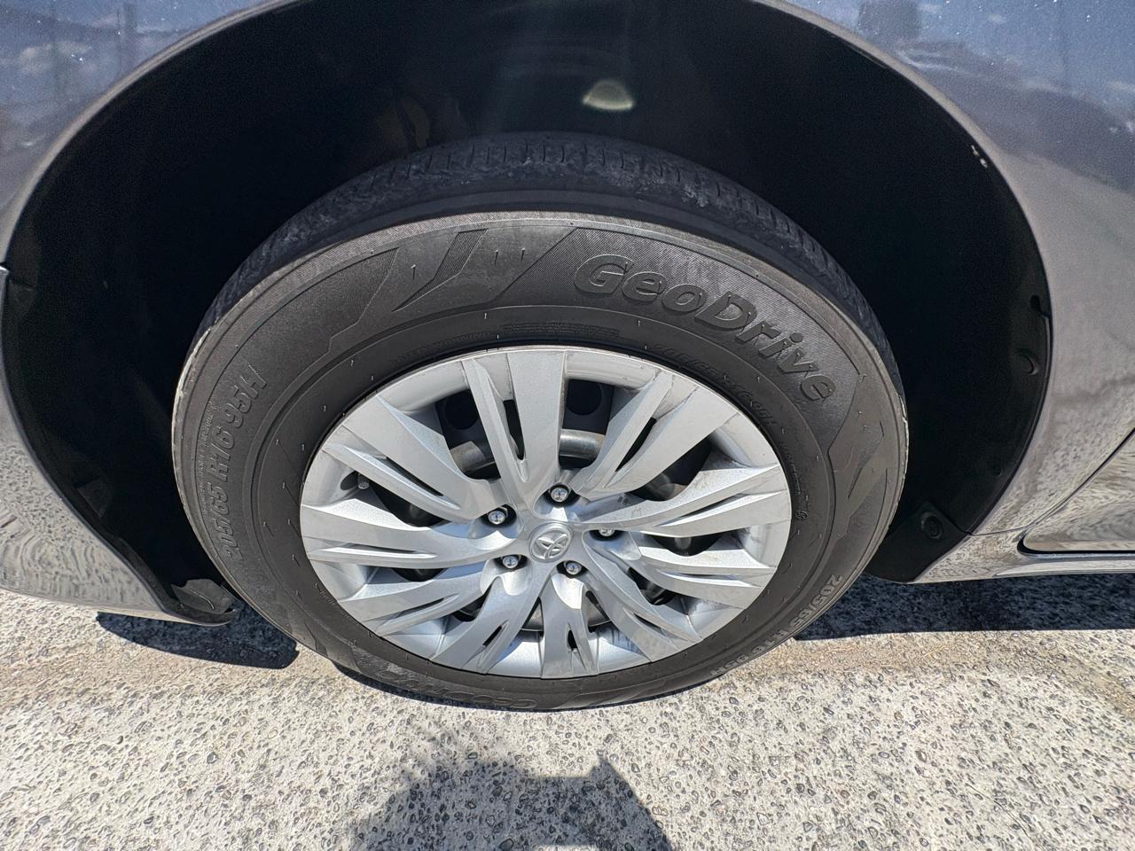 Toyota Camry 4dr Sdn I4 Auto XLE (Natl) 2013