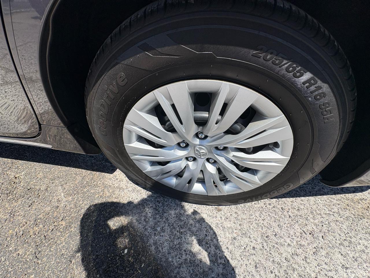 Toyota Camry 4dr Sdn I4 Auto XLE (Natl) 2013