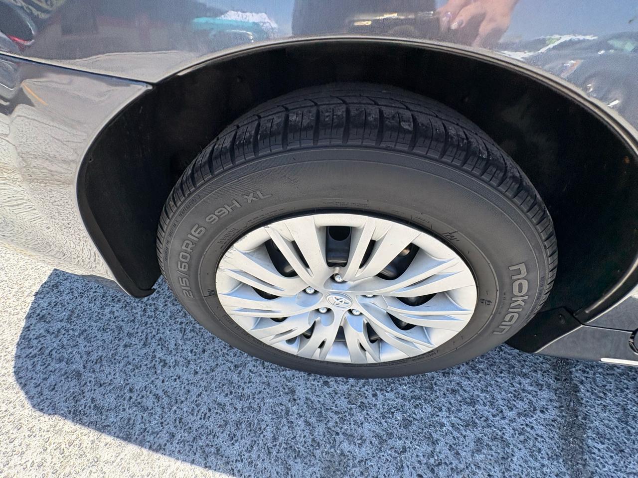 Toyota Camry 4dr Sdn I4 Auto XLE (Natl) 2013