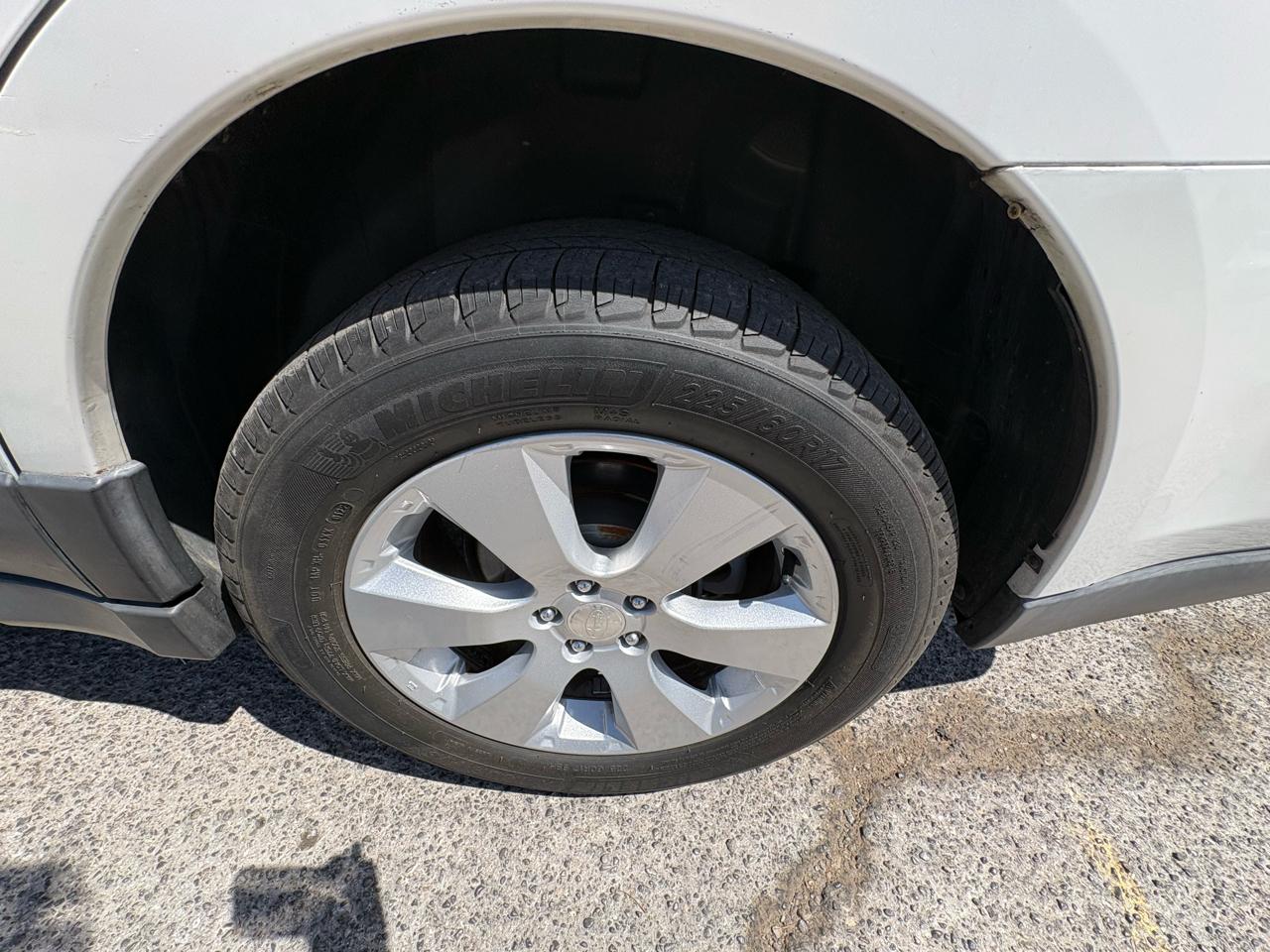 Subaru Outback 4dr Wgn H4 Auto 2.5i Limited Pwr Moon 2011
