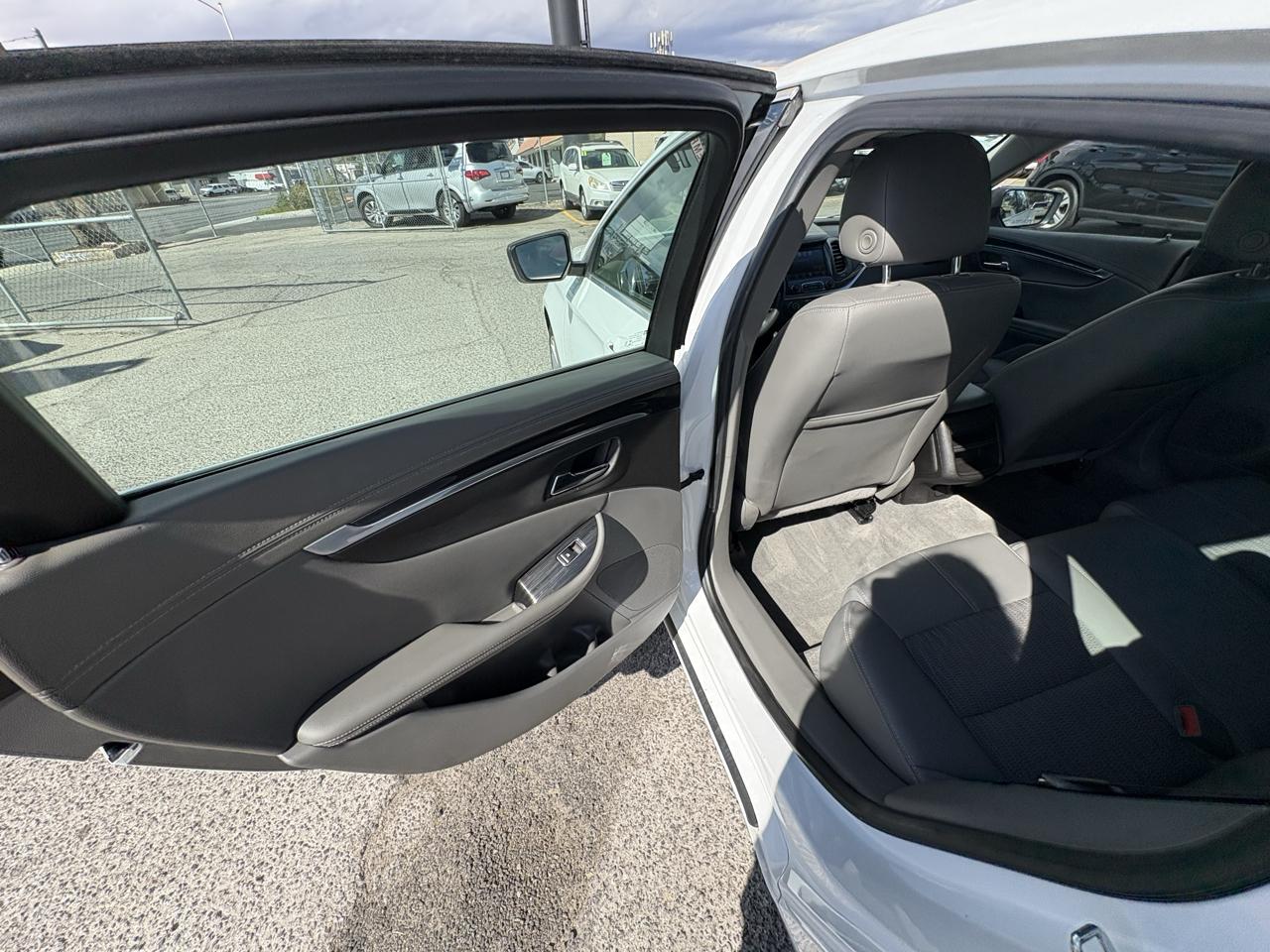 Chevrolet Impala 4dr Sdn LS w/1FL 2018