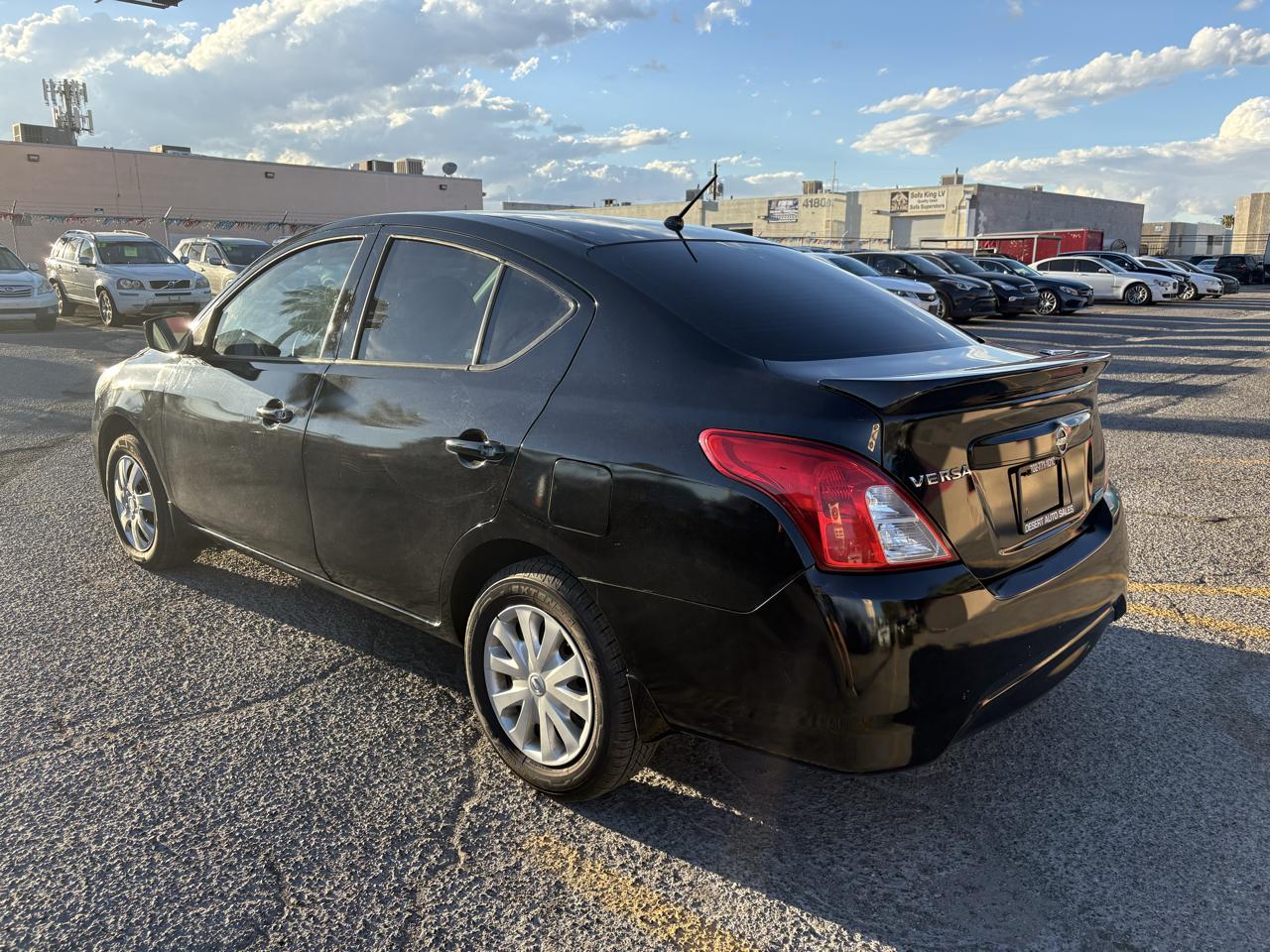 Nissan Versa 4dr Sdn CVT 1.6 S Plus 2016