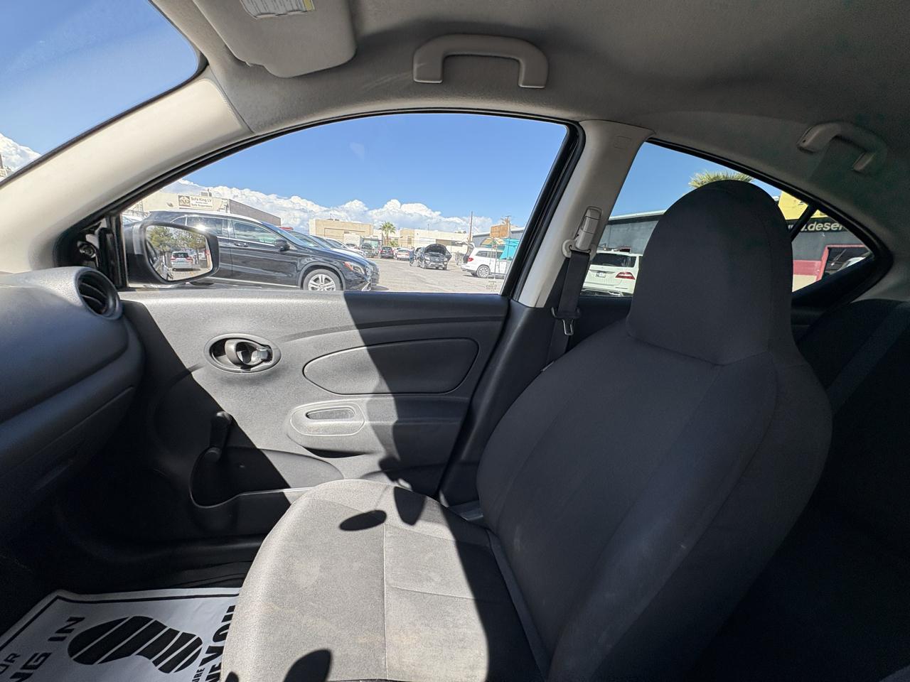 Nissan Versa 4dr Sdn CVT 1.6 S Plus 2016