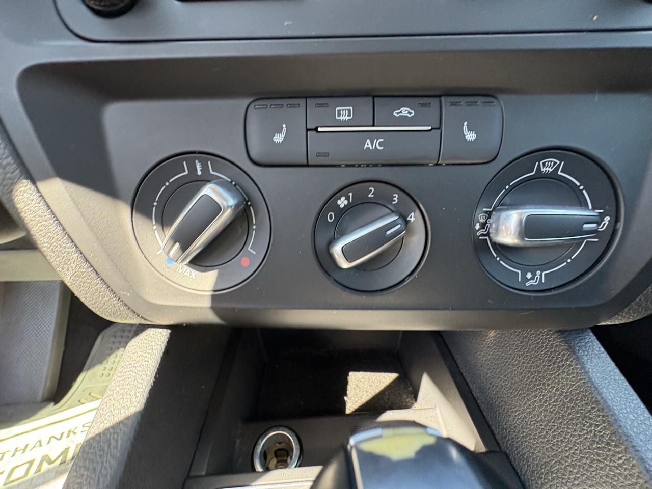 Volkswagen Jetta Sedan 4dr Auto 1.8T SE PZEV 2015