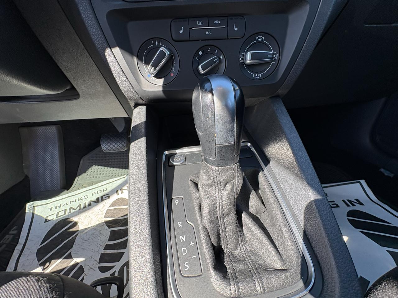 Volkswagen Jetta Sedan 4dr Auto 1.8T SE PZEV 2015