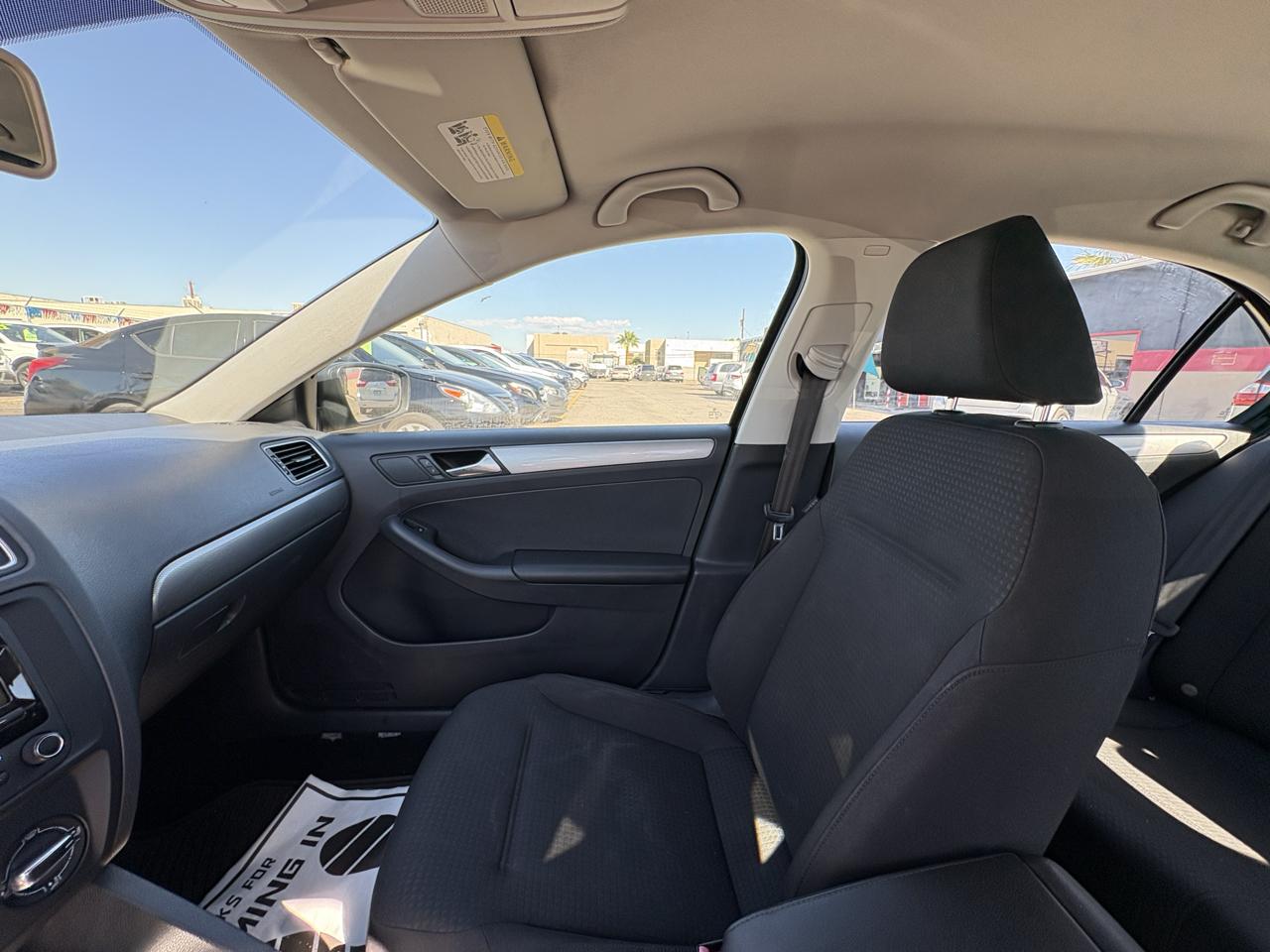 Volkswagen Jetta Sedan 4dr Auto 1.8T SE PZEV 2015