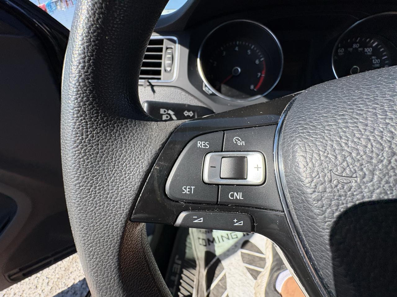 Volkswagen Jetta Sedan 4dr Auto 1.8T SE PZEV 2015