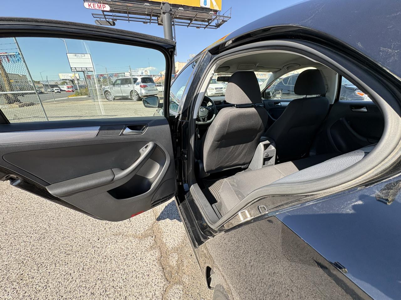 Volkswagen Jetta Sedan 4dr Auto 1.8T SE PZEV 2015