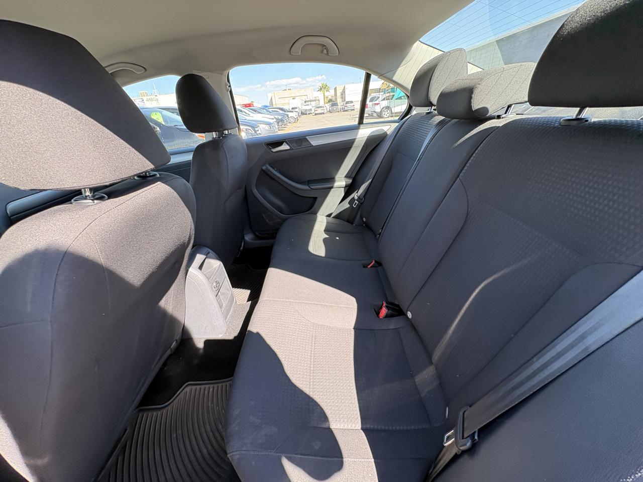 Volkswagen Jetta Sedan 4dr Auto 1.8T SE PZEV 2015