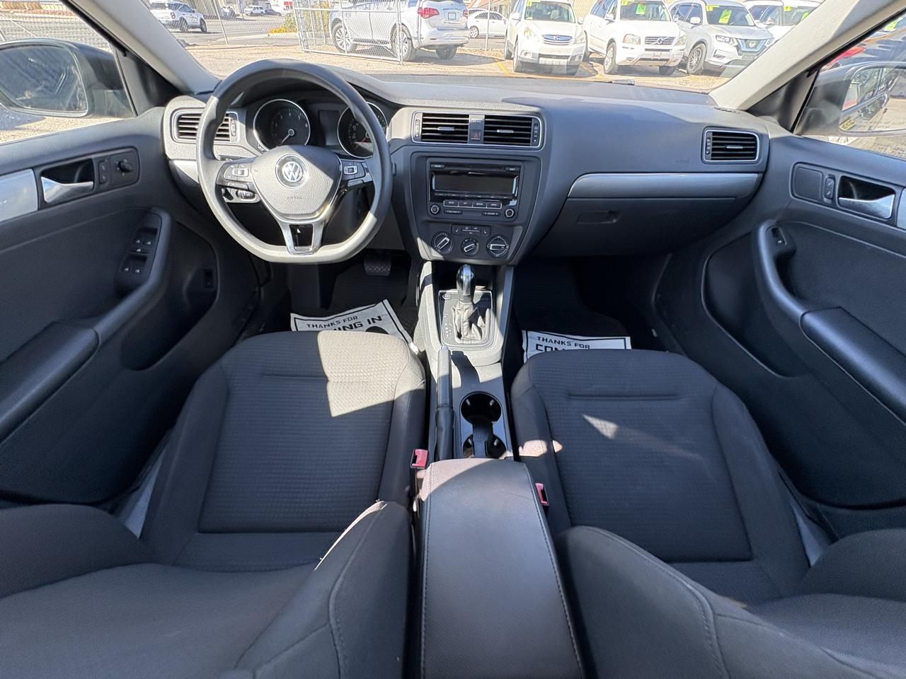 Volkswagen Jetta Sedan 4dr Auto 1.8T SE PZEV 2015