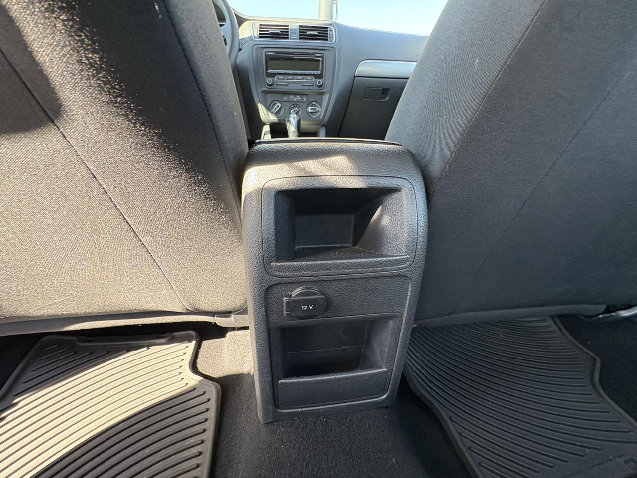 Volkswagen Jetta Sedan 4dr Auto 1.8T SE PZEV 2015