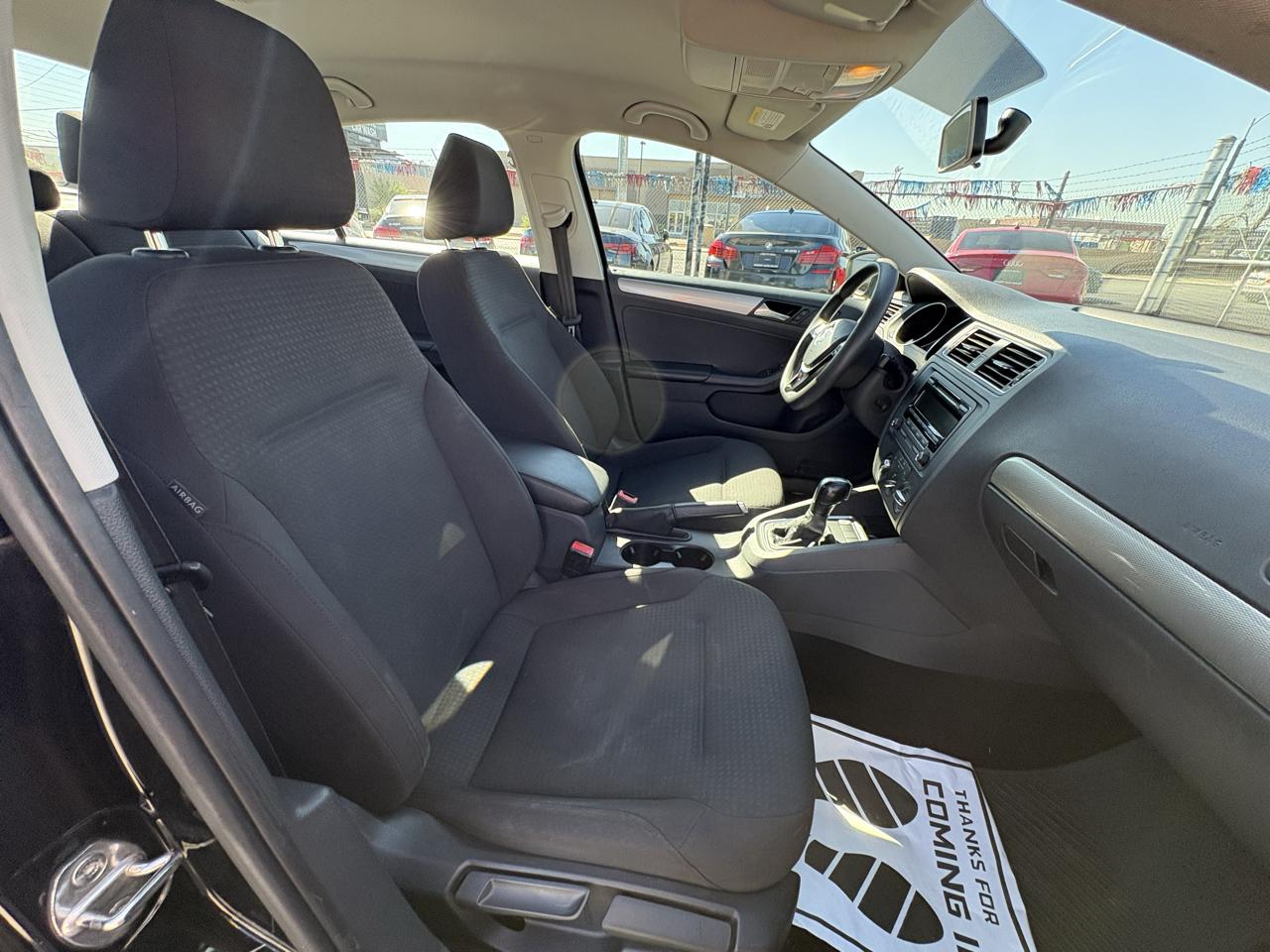 Volkswagen Jetta Sedan 4dr Auto 1.8T SE PZEV 2015