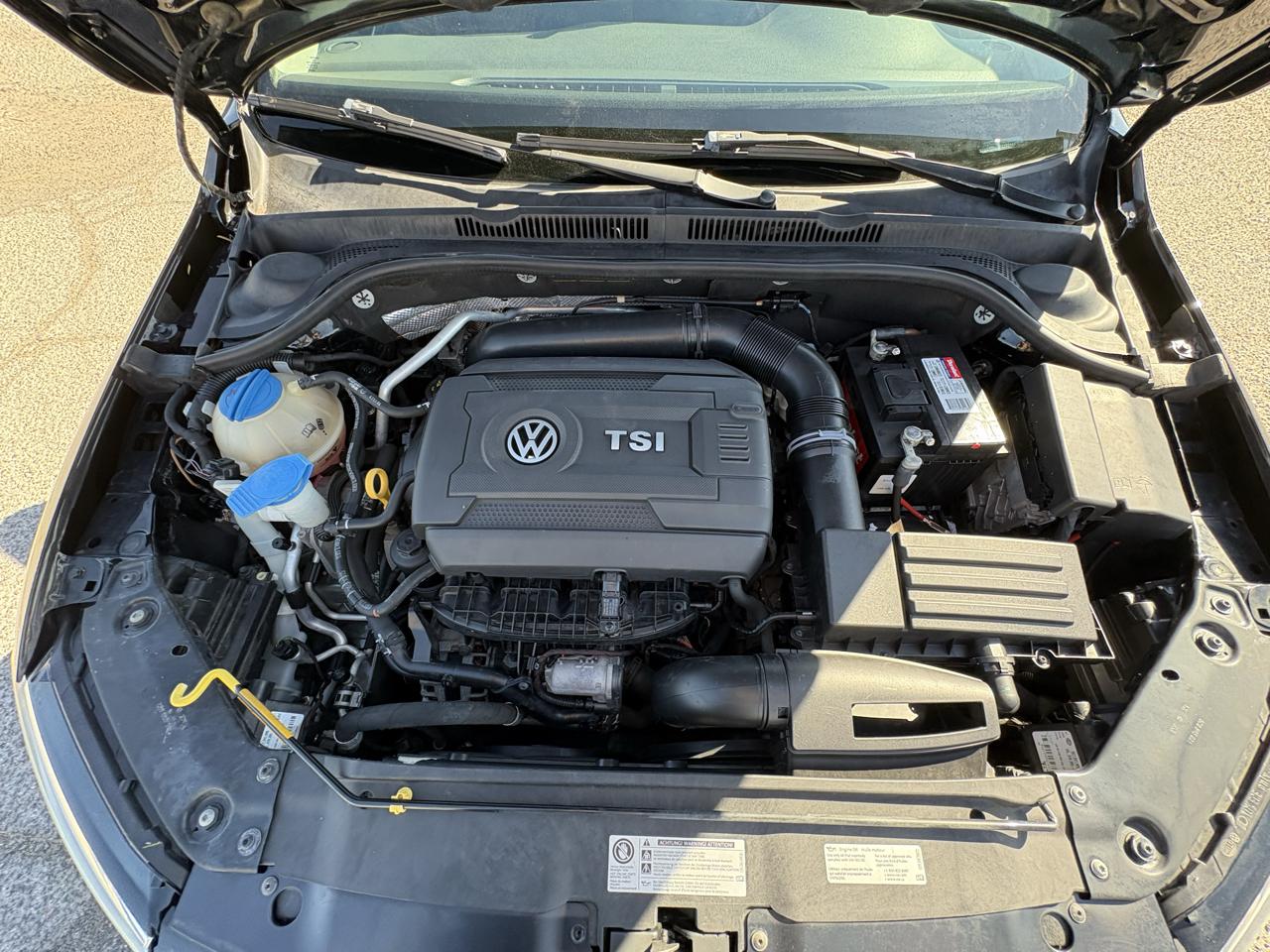 Volkswagen Jetta Sedan 4dr Auto 1.8T SE PZEV 2015