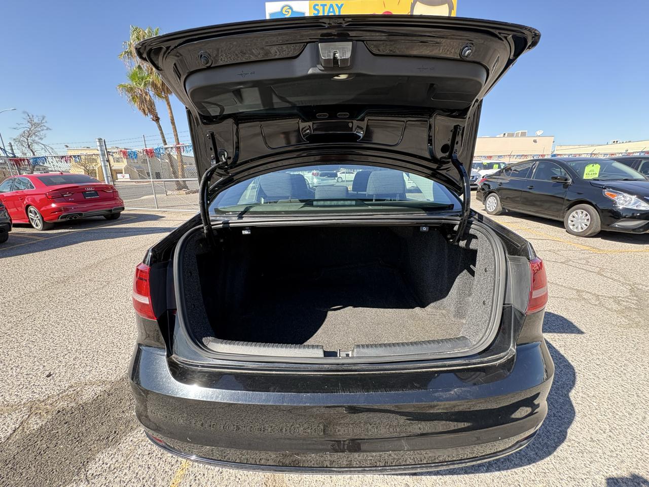 Volkswagen Jetta Sedan 4dr Auto 1.8T SE PZEV 2015