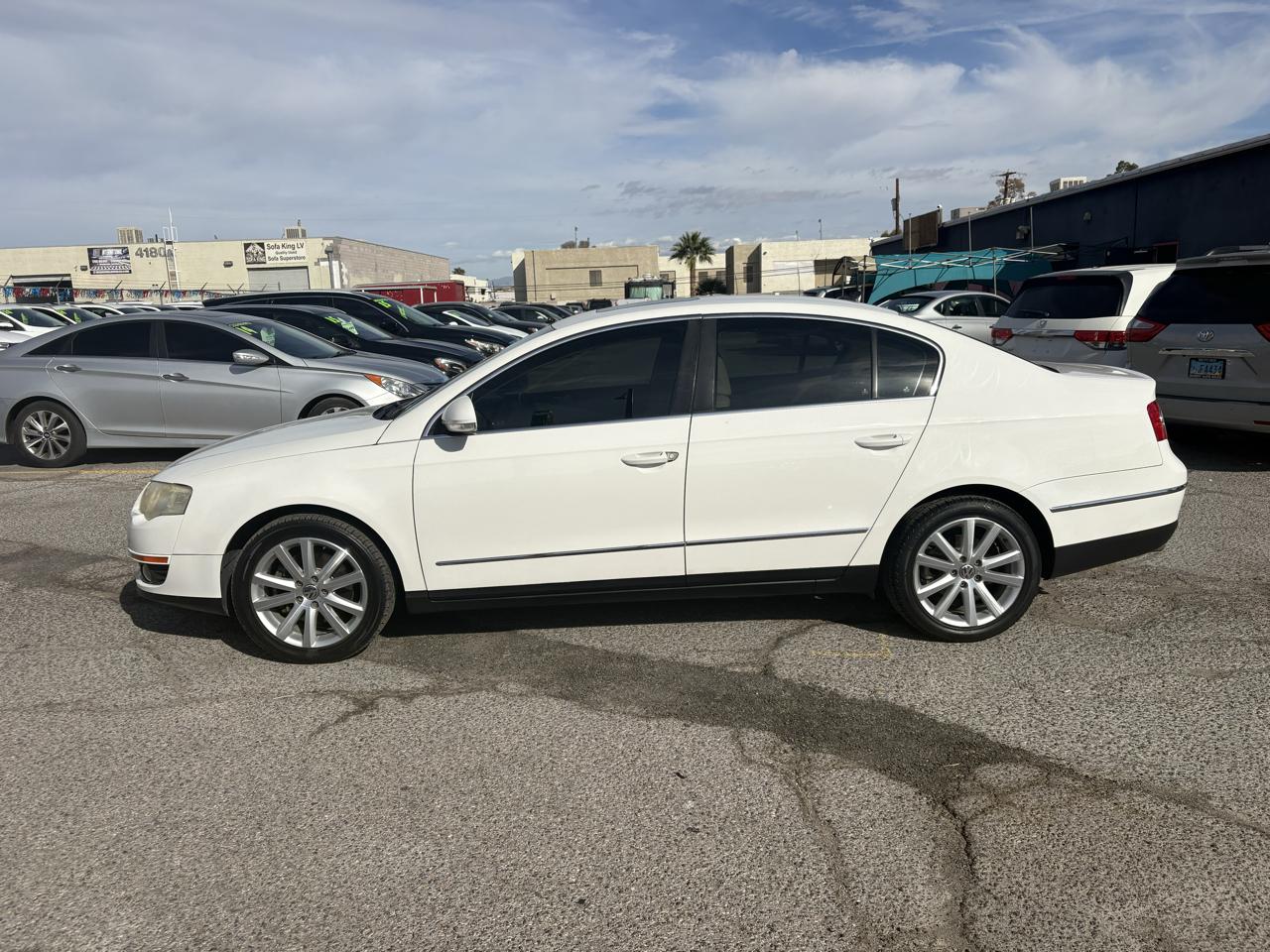 Volkswagen Passat Sedan 4dr DSG Komfort FWD PZEV 2010