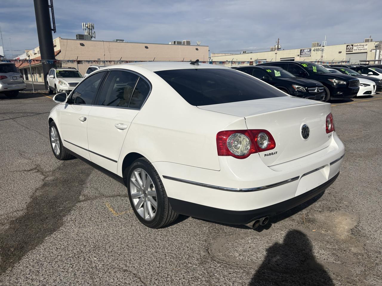 Volkswagen Passat Sedan 4dr DSG Komfort FWD PZEV 2010